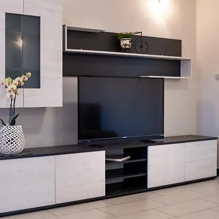 In With Balcony, Air Conditioning, Wifi, Washing Machine Διαμέρισμα Lopar