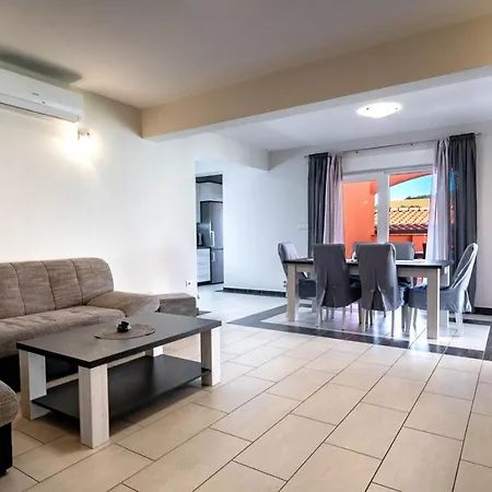 In With Balcony, Air Conditioning, Wifi, Washing Machine Διαμέρισμα