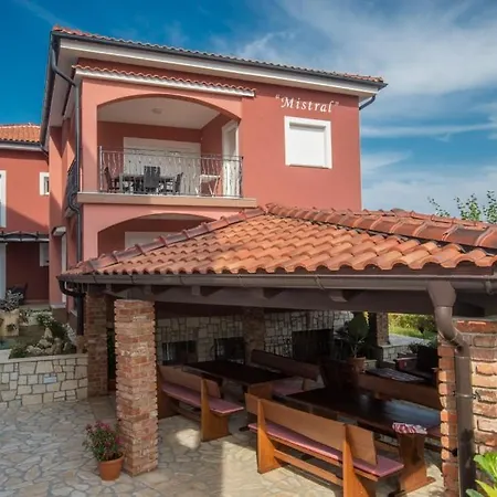 In With Balcony, Air Conditioning, Wifi, Washing Machine *