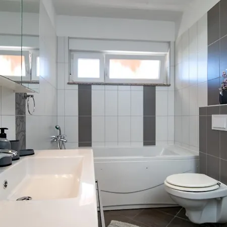 In With Balcony, Air Conditioning, Wifi, Washing Machine