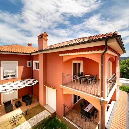 Appartement In With Balcony, Air Conditioning, Wifi, Washing Machine *