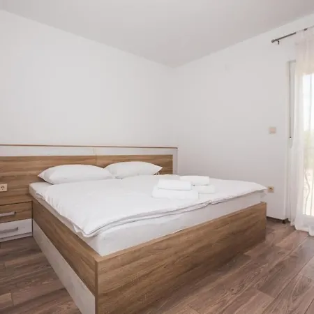 In With Balcony, Air Conditioning, Wifi, Washing Machine *