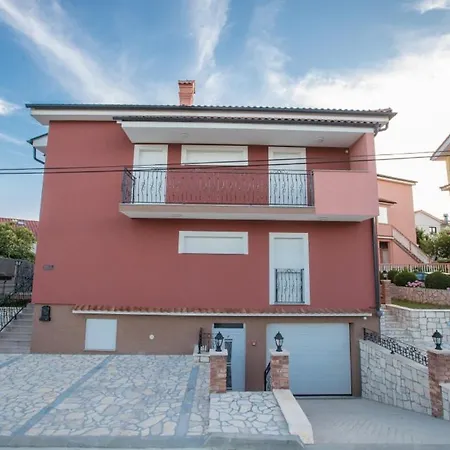Appartement In With Balcony, Air Conditioning, Wifi, Washing Machine *