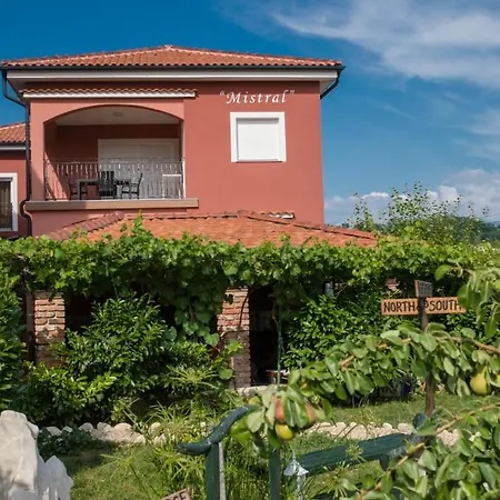 In With Balcony, Air Conditioning, Wifi, Washing Machine