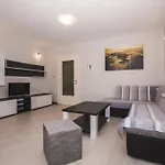 In With Balcony, Air Conditioning, Wifi, Washing Machine *