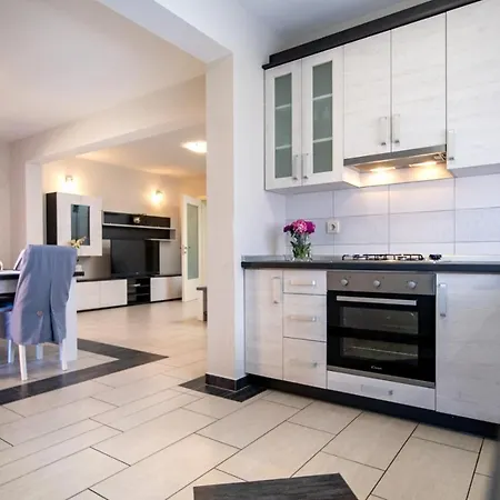 Lejlighed In With Balcony, Air Conditioning, Wifi, Washing Machine *