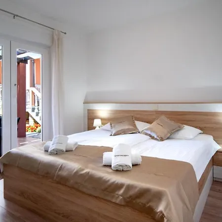 Apartmán In With Balcony, Air Conditioning, Wifi, Washing Machine Lopar