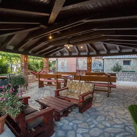 Apartment In With Balcony, Air Conditioning, Wifi, Washing Machine Lopar