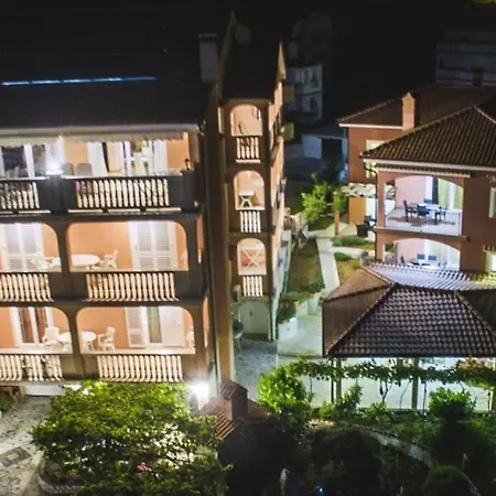 In With Balcony, Air Conditioning, Wifi, Washing Machine Lejlighed *