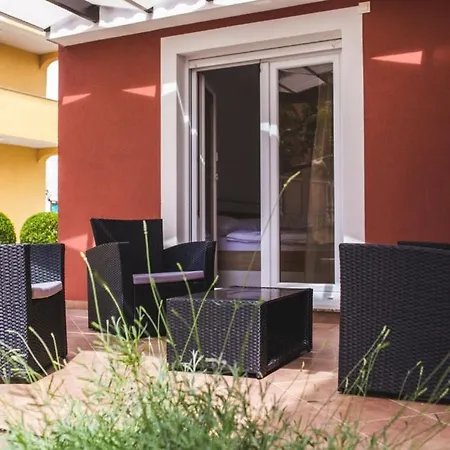 In With Balcony, Air Conditioning, Wifi, Washing Machine *