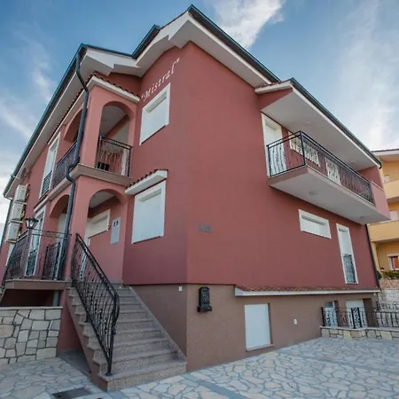 Apartment In With Balcony, Air Conditioning, Wifi, Washing Machine Lopar