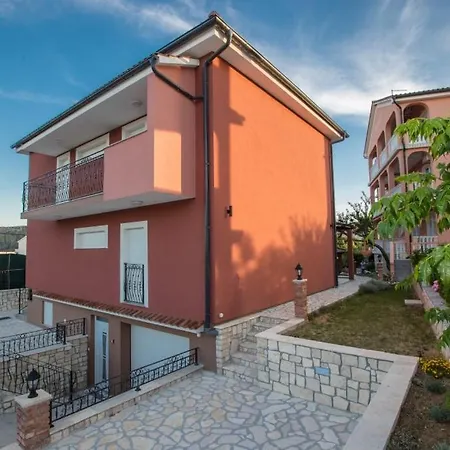 Lejlighed In With Balcony, Air Conditioning, Wifi, Washing Machine *