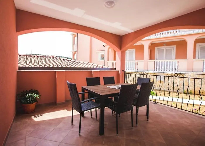 Lejlighed In With Balcony, Air Conditioning, Wifi, Washing Machine Lopar