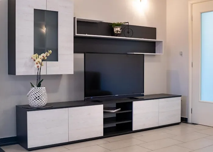 In With Balcony, Air Conditioning, Wifi, Washing Machine Lejlighed Lopar