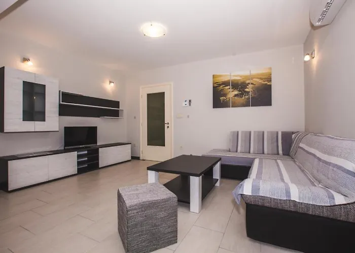In With Balcony, Air Conditioning, Wifi, Washing Machine *