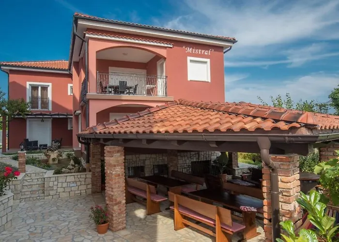 In With Balcony, Air Conditioning, Wifi, Washing Machine *