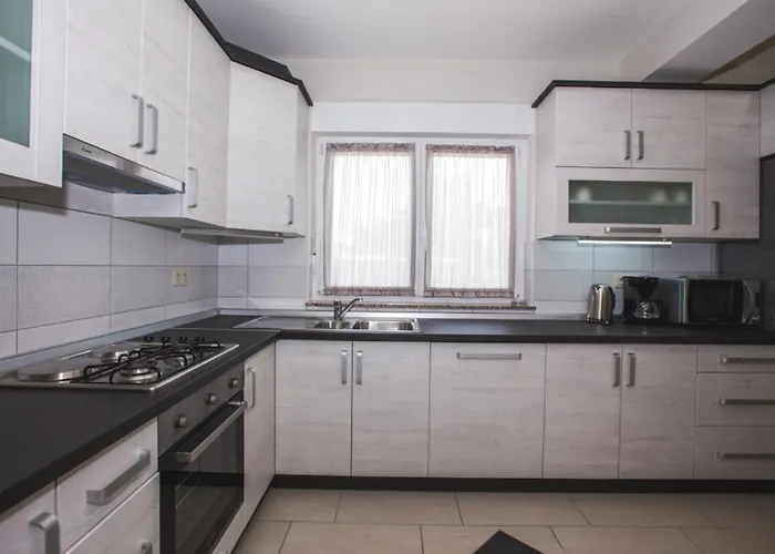 In With Balcony, Air Conditioning, Wifi, Washing Machine