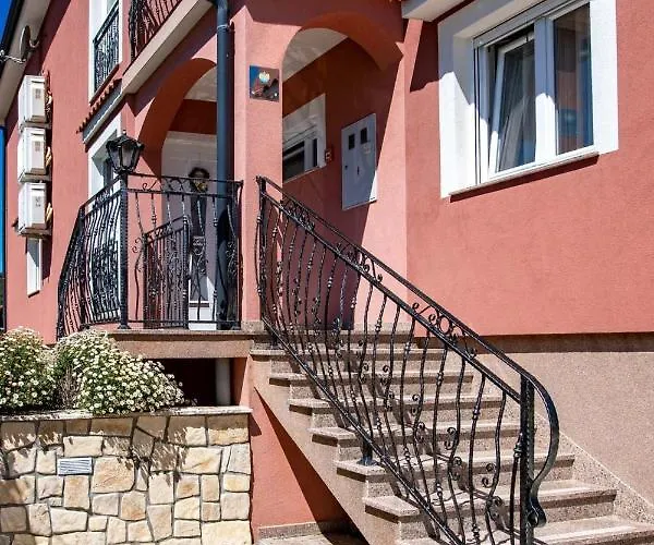 In With Balcony, Air Conditioning, Wifi, Washing Machine Lejlighed