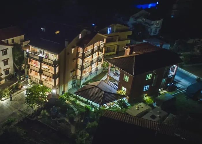 In With Balcony, Air Conditioning, Wifi, Washing Machine Lejlighed