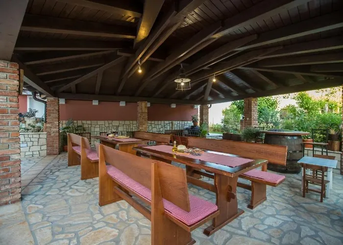 In With Balcony, Air Conditioning, Wifi, Washing Machine Lejlighed