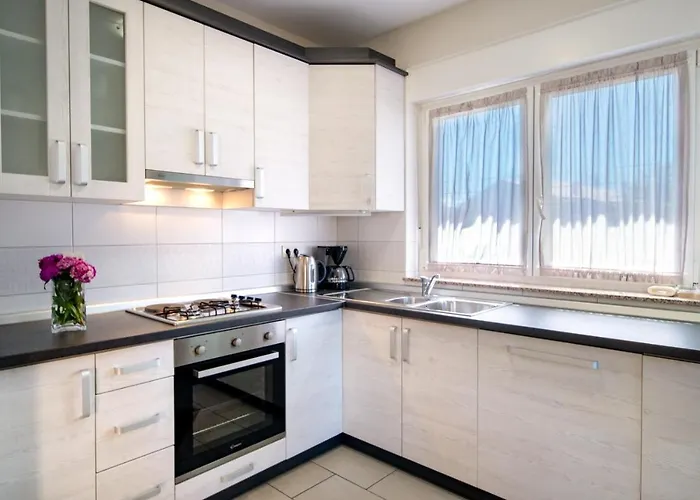 In With Balcony, Air Conditioning, Wifi, Washing Machine Lejlighed *