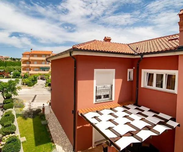 In With Balcony, Air Conditioning, Wifi, Washing Machine Lejlighed Lopar