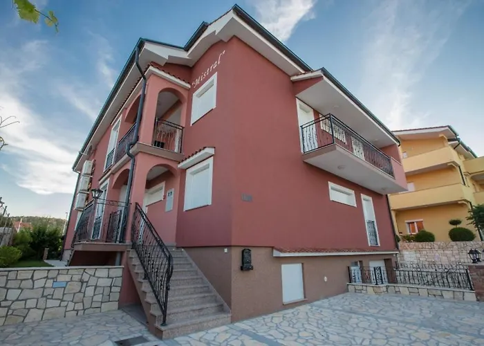 Lejlighed In With Balcony, Air Conditioning, Wifi, Washing Machine Lopar
